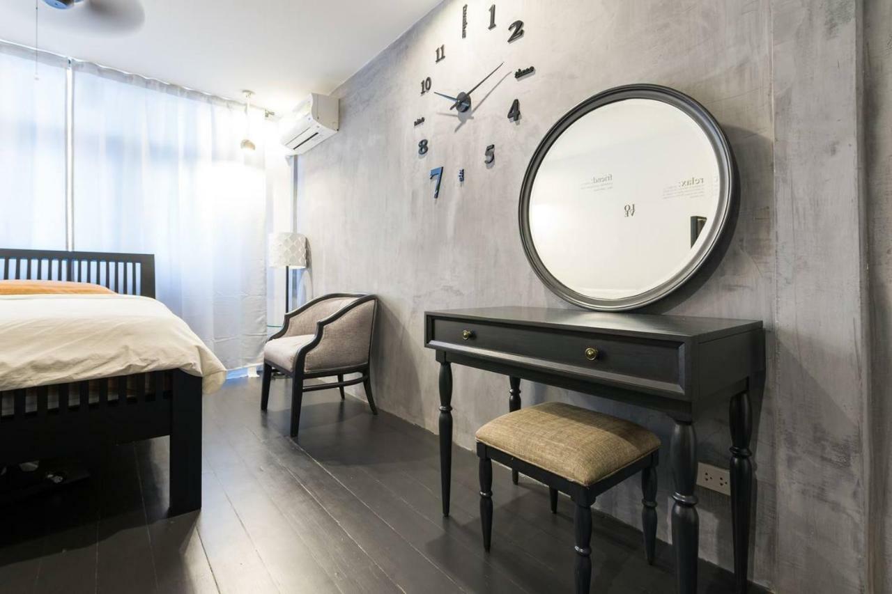 196 Oldtown Chic Hostel Бангкок Экстерьер фото
