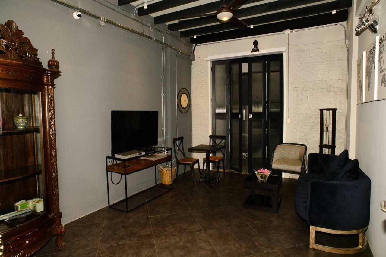 196 Oldtown Chic Hostel Бангкок Экстерьер фото