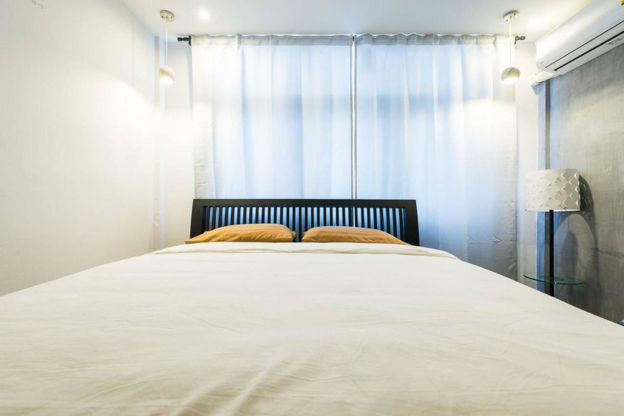 196 Oldtown Chic Hostel Бангкок Экстерьер фото