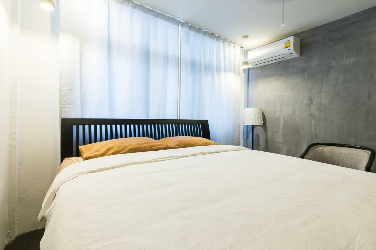 196 Oldtown Chic Hostel Бангкок Экстерьер фото
