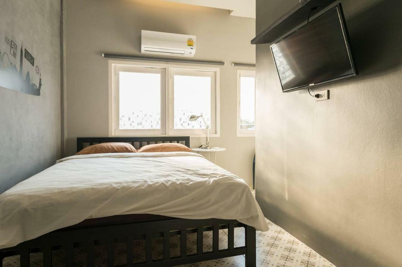 196 Oldtown Chic Hostel Бангкок Экстерьер фото