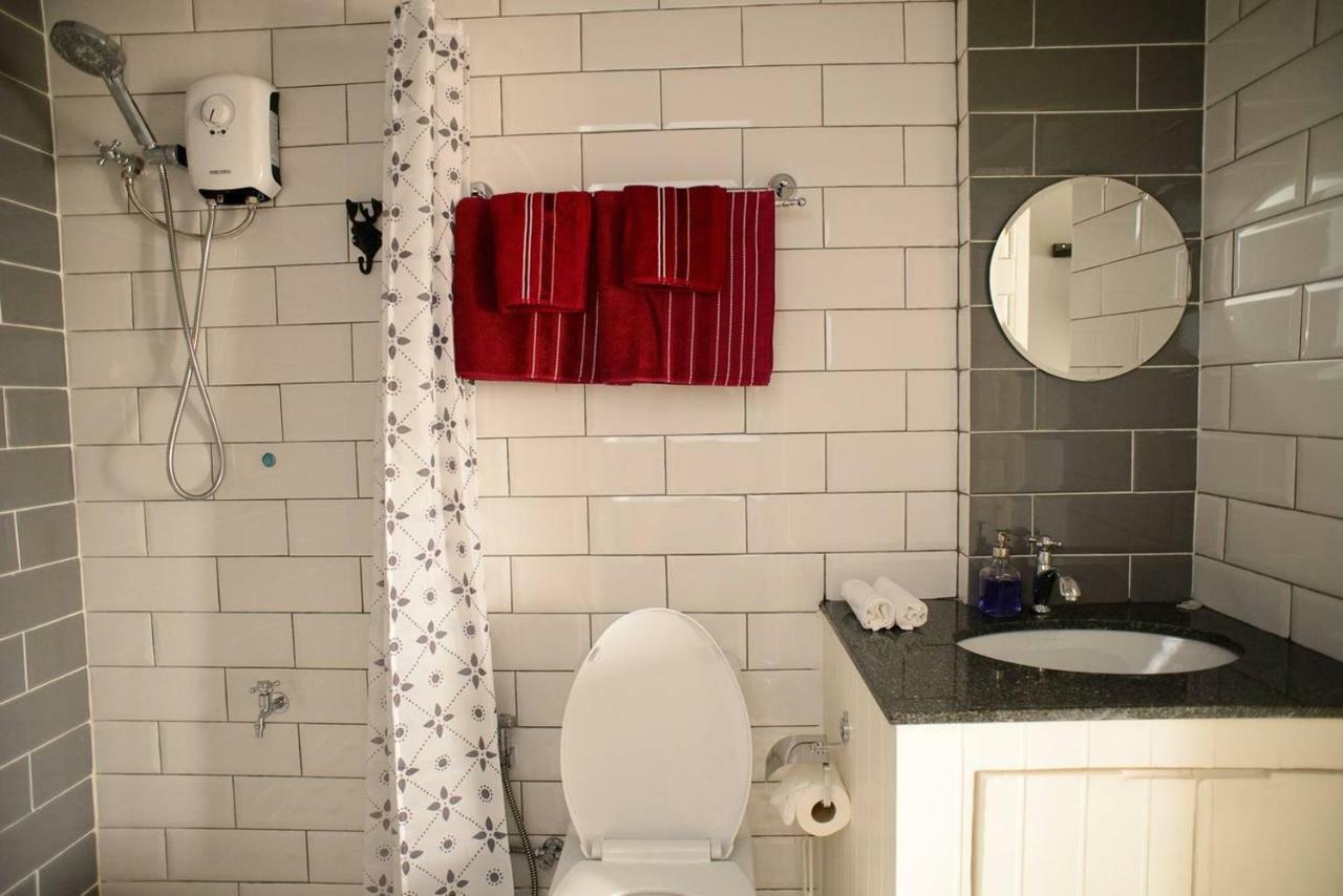 196 Oldtown Chic Hostel Бангкок Экстерьер фото