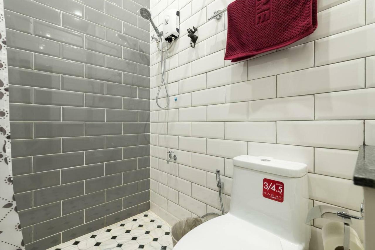196 Oldtown Chic Hostel Бангкок Экстерьер фото