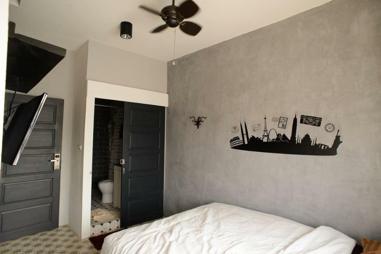 196 Oldtown Chic Hostel Бангкок Экстерьер фото