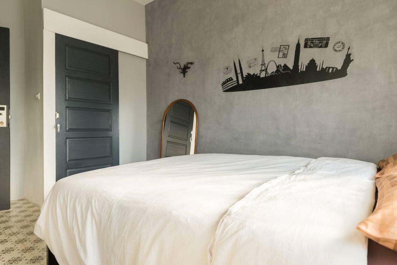 196 Oldtown Chic Hostel Бангкок Экстерьер фото