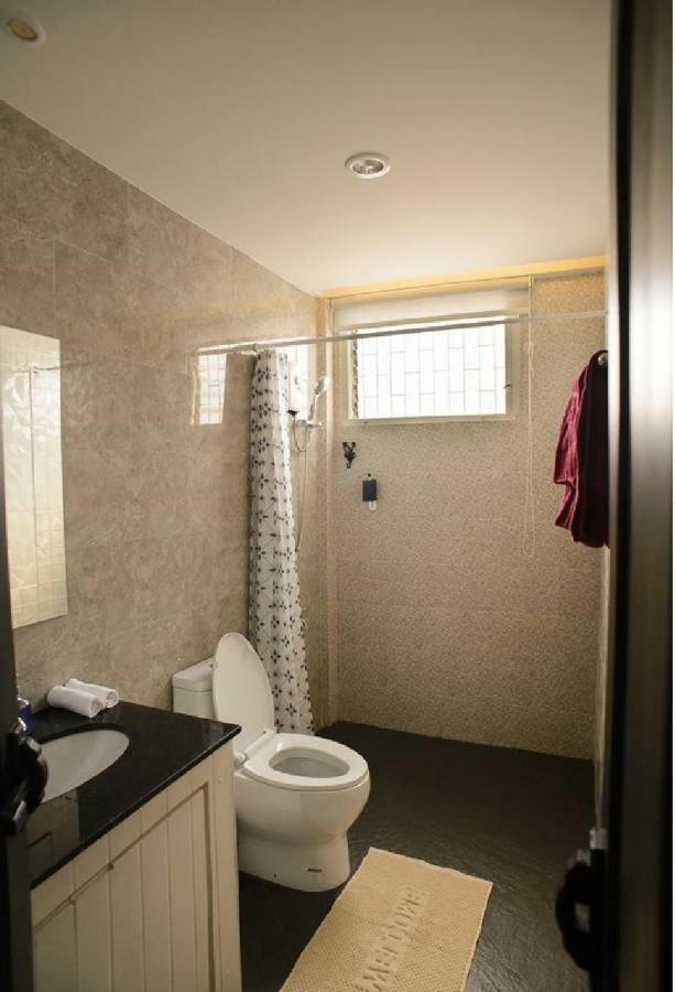 196 Oldtown Chic Hostel Бангкок Экстерьер фото